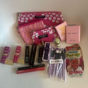 16 piece 💄 makeup & bag set pretty 😍 pink 🌺 and 10 piece brushes Anastasia